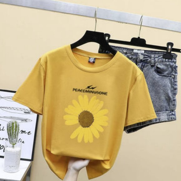 Women's Daisy Tee Great for Summer - Picture 8 of 8